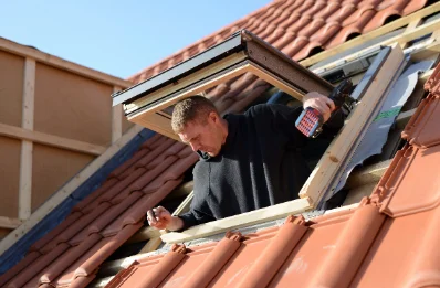 Pose de fenêtres de toit Velux à Curdin